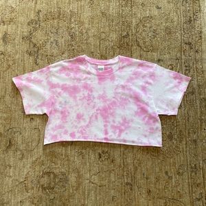 Cute little pink tie dyed crop top tee t-shirt.